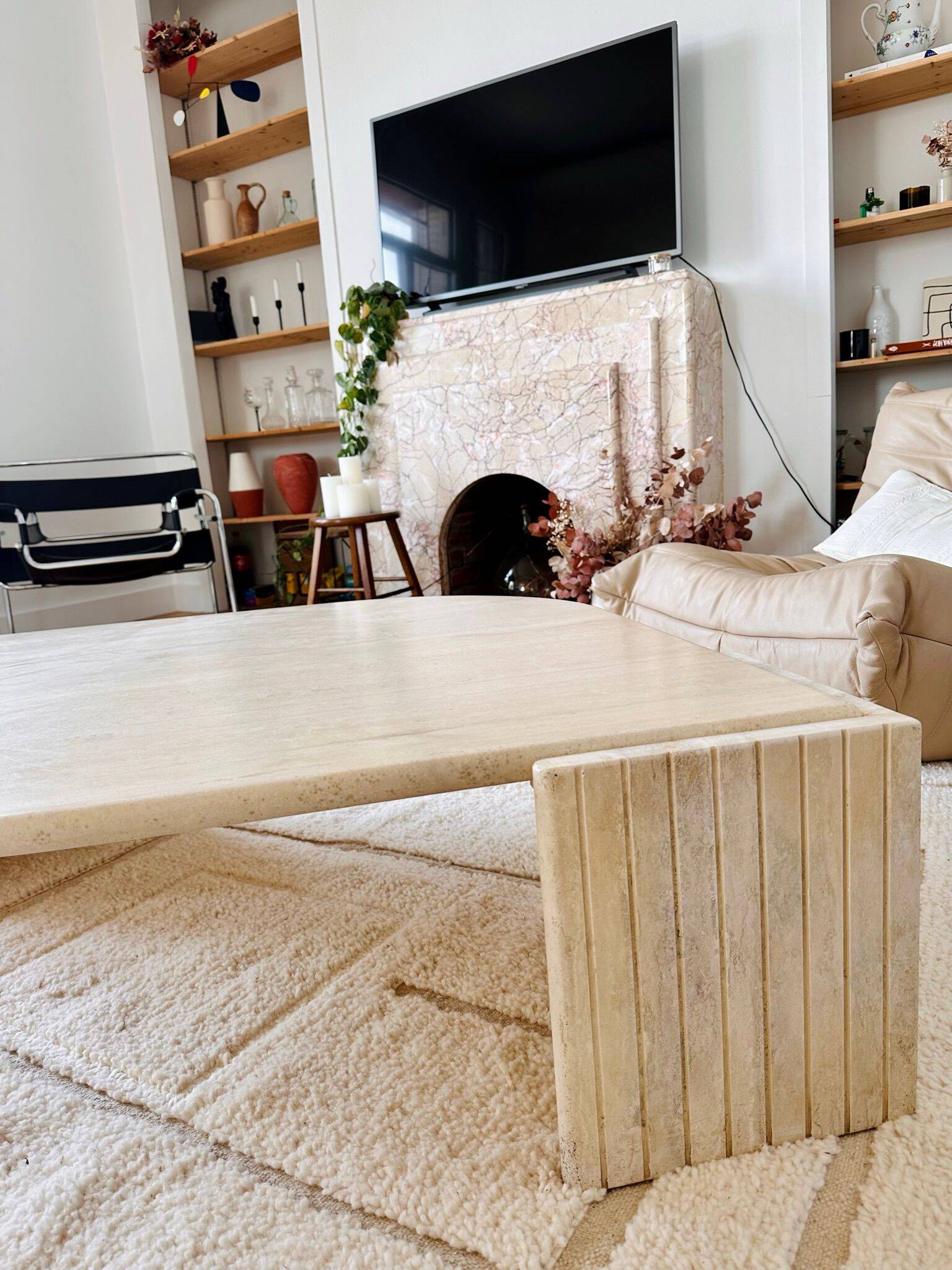 Table basse en travertin "Œil" Roche Bobois