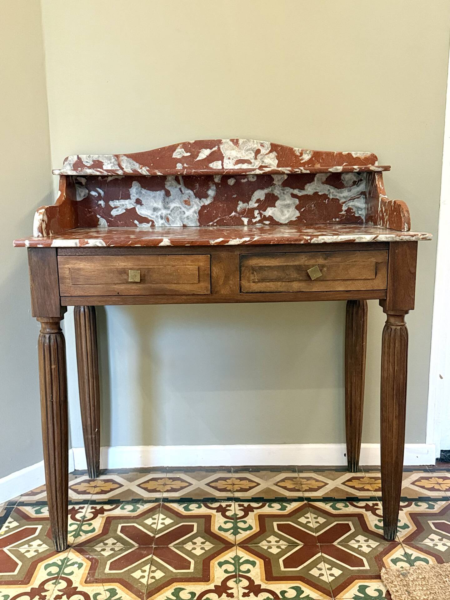Art Deco console in walnut and marble.