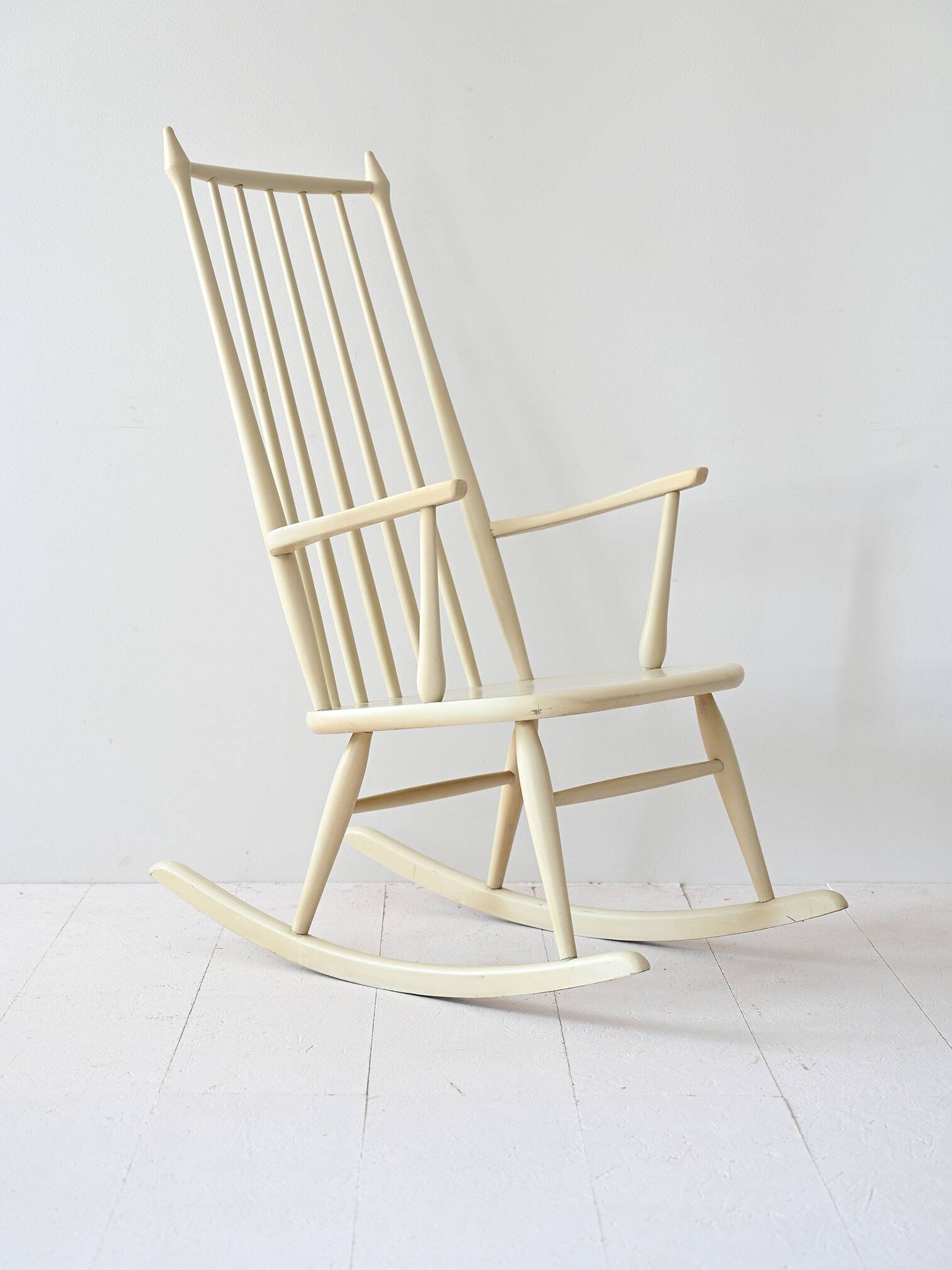 Chaise à bascule en bois écru
