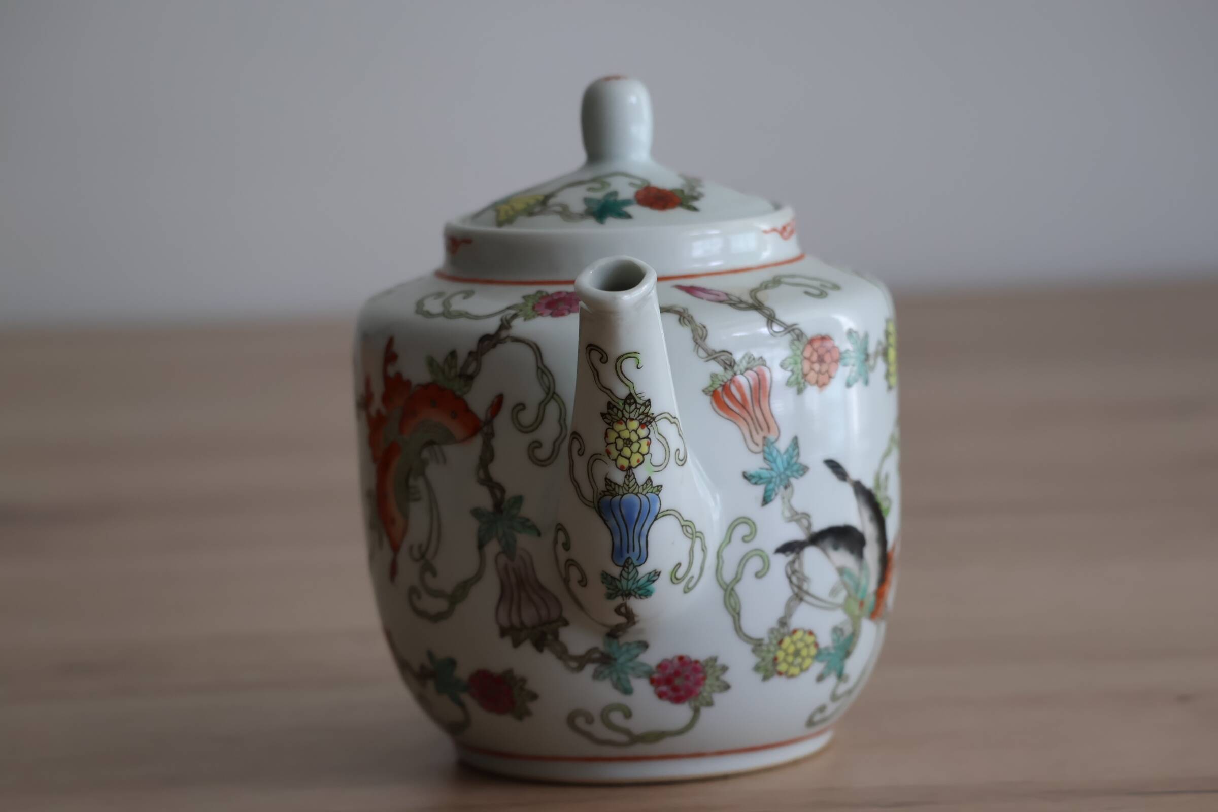 Chinese hand painted teapot Jingdezhen