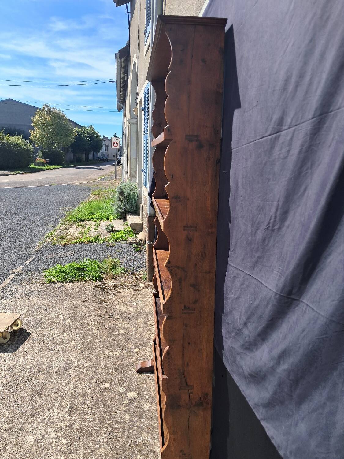 Lorraine sideboard on foot