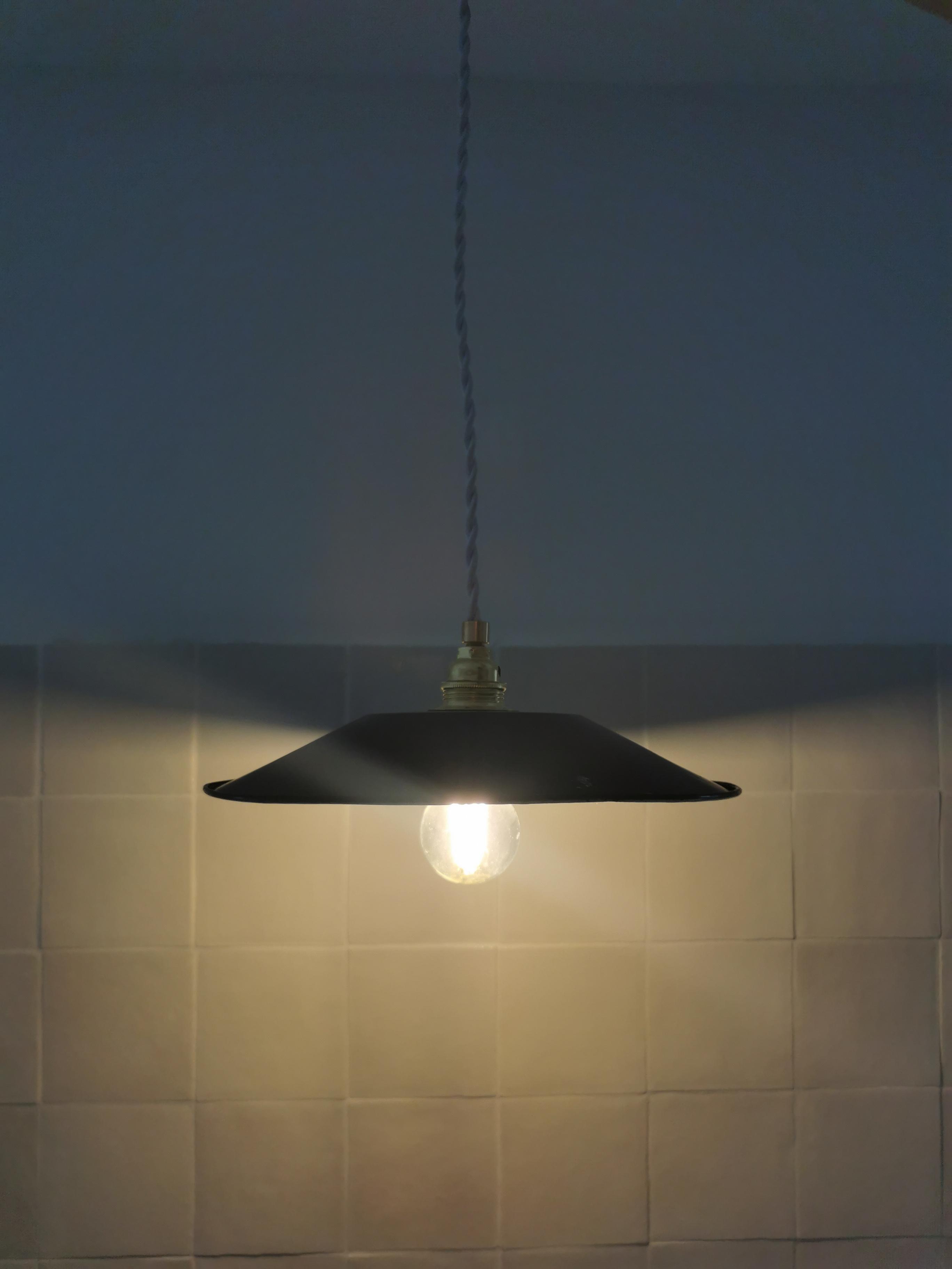 Suspension enamel iron plate old black