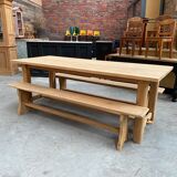 Oak farmhouse table and its 2 benches