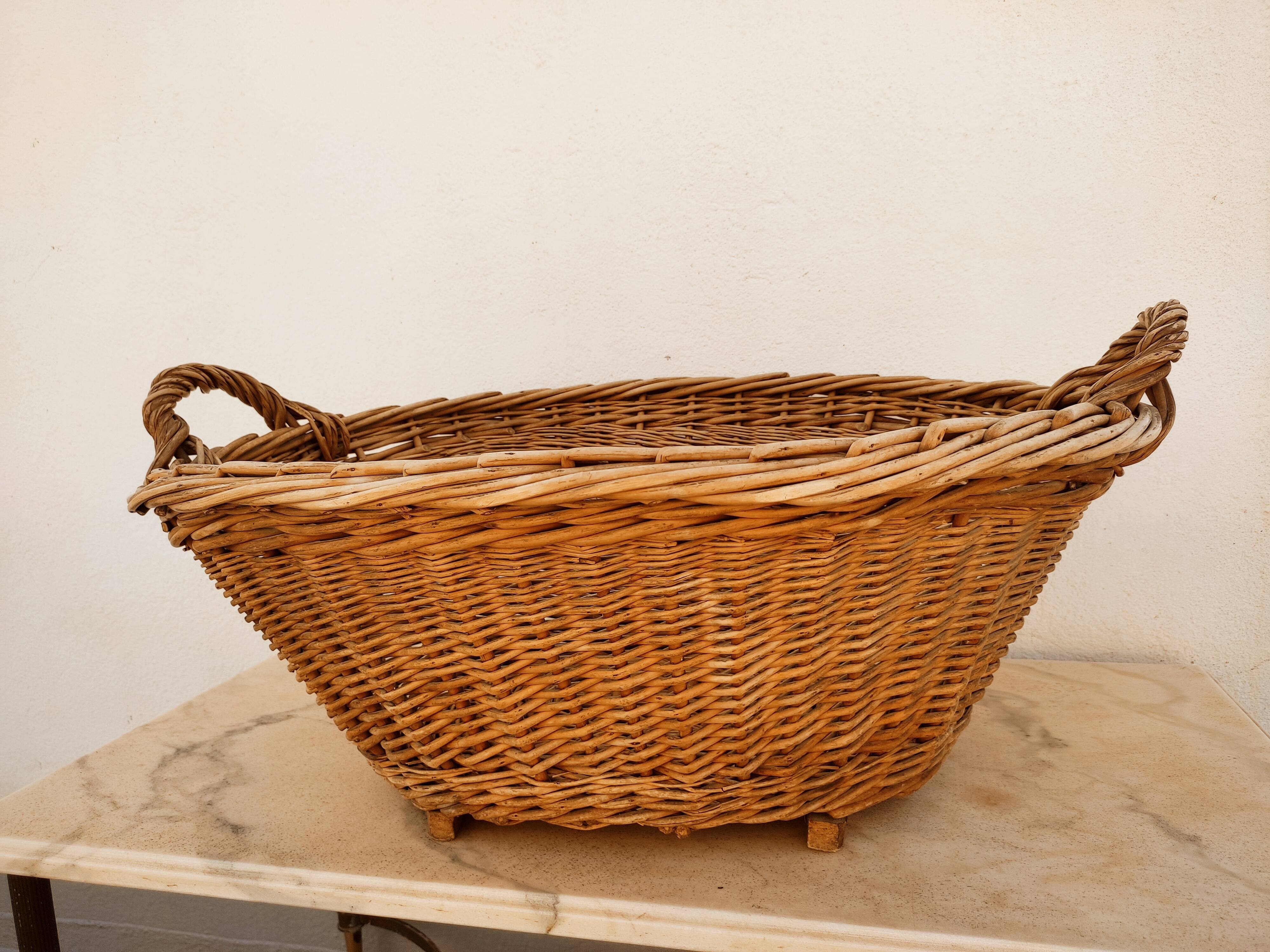 Basket, wicker laundry basket