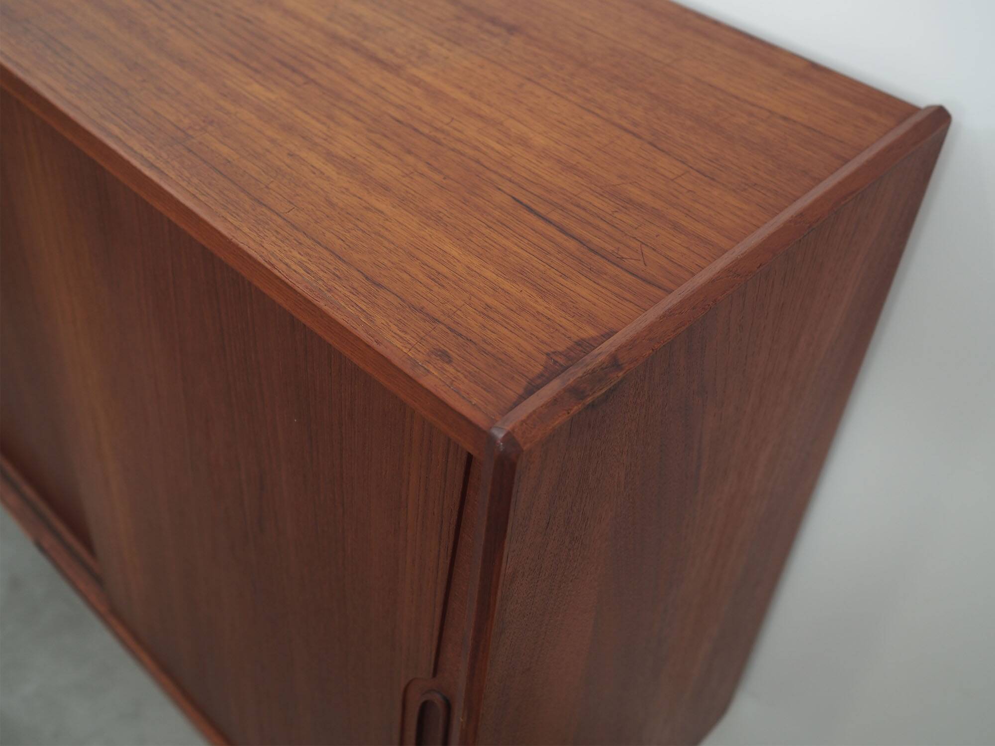 Buffet haut en teck, design danois, années 1960, designer : Børge Seindal, fabricant