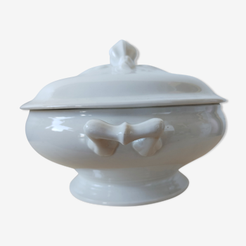 Porcelain soup with rose-shaped socket circa 1900