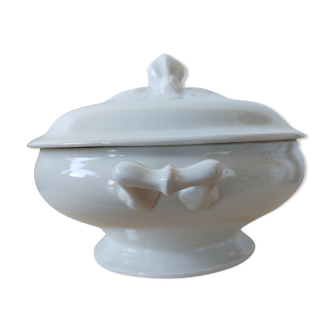 Soupière en porcelaine avec prise en forme de rose vers 1900