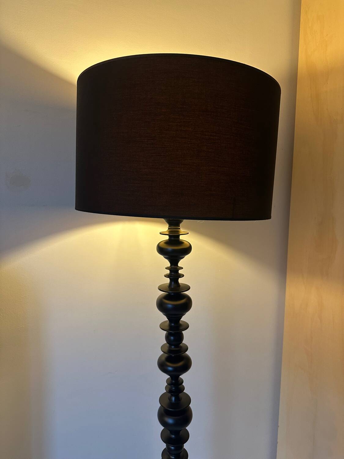 Free-form floor lamp