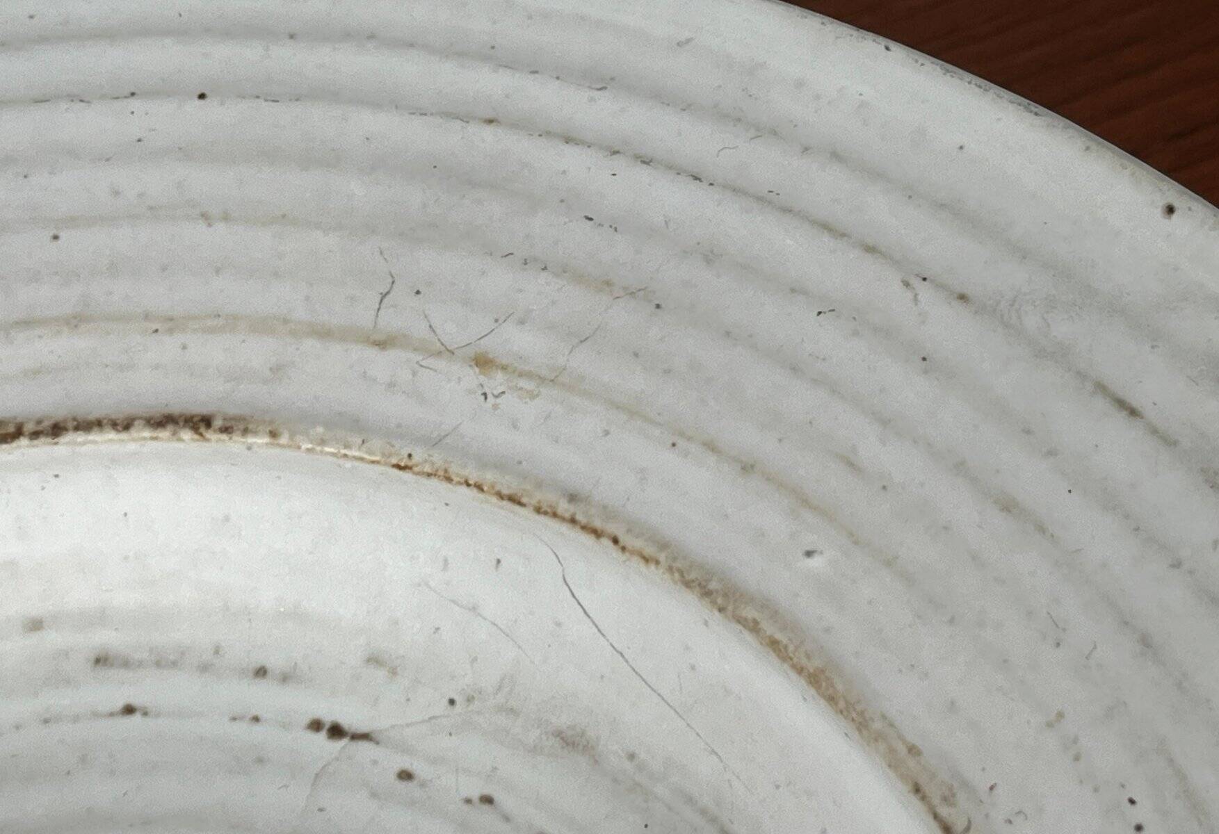 Mid-century modern minimalist studio pottery bowl from Pottestuen Keramik Frederikshavn, 1960s.