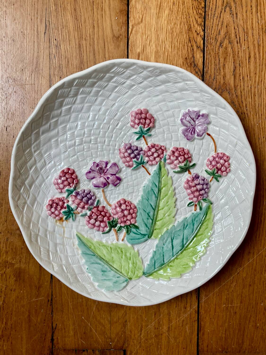 Set of two earthenware plates/dishes.