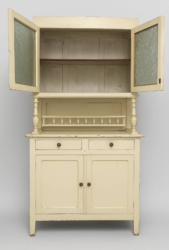Buffet vaisselier ancien en bois massif - patine beige crème