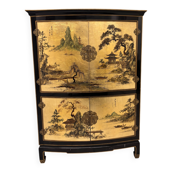 Meuble bar galbé d'inspiration chinoise, laque noire et intérieur rouge