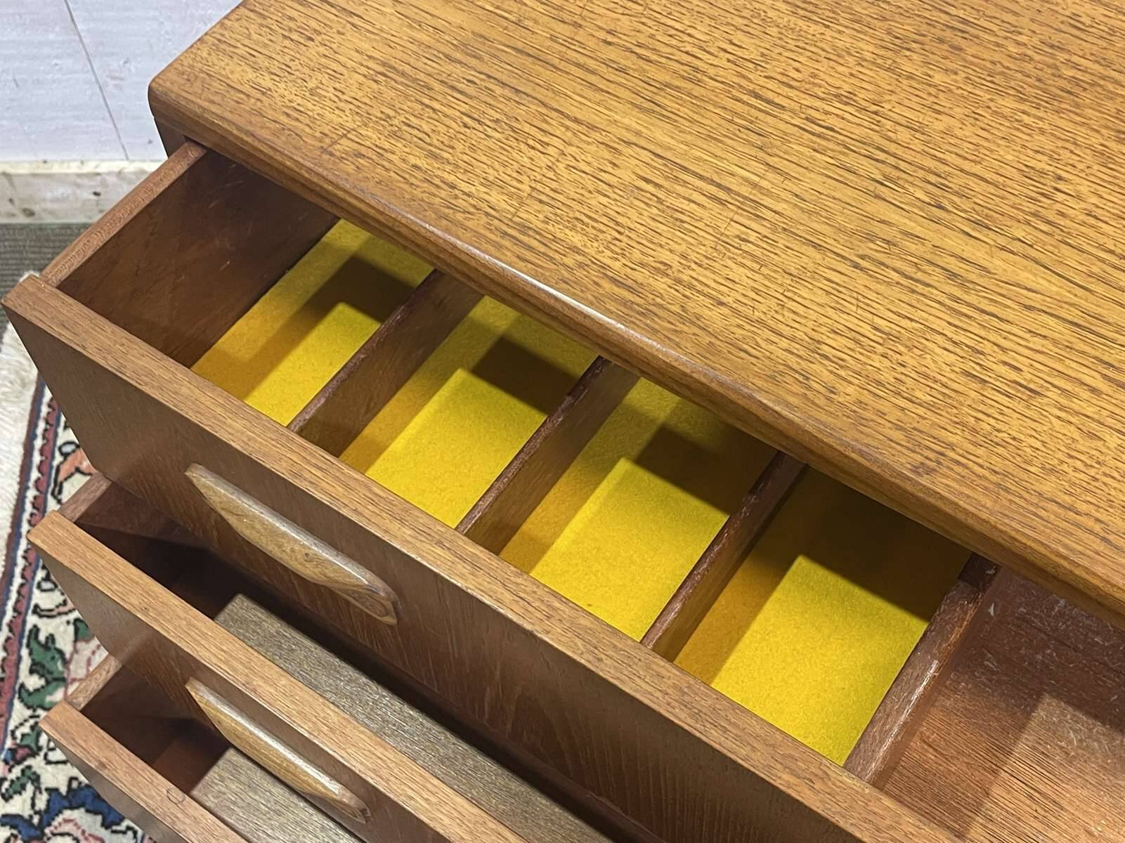 Commode 3 tiroirs GPlan en teck des années 1970 avec pieds compas