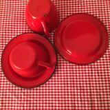2 cups and their red enamelled saucer