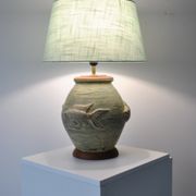Lampe en céramique décor poisson en relief vers 1970