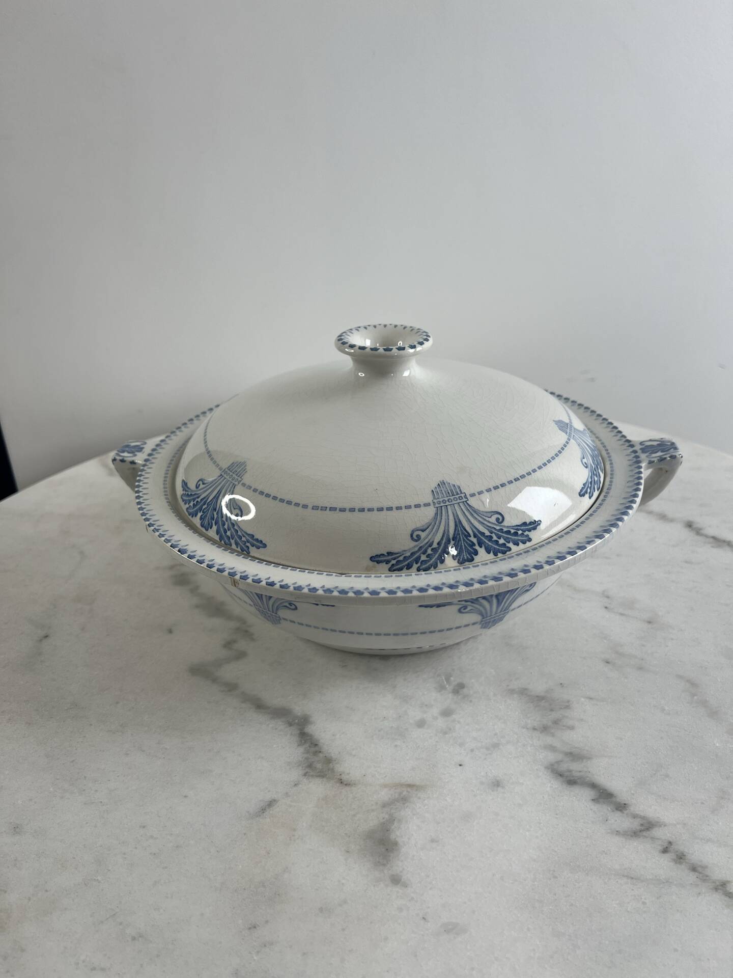Soup tureen in earthenware Creil and Montereau Labrador pattern