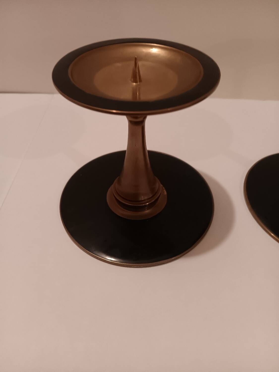 Paire bougeoirs noir laiton