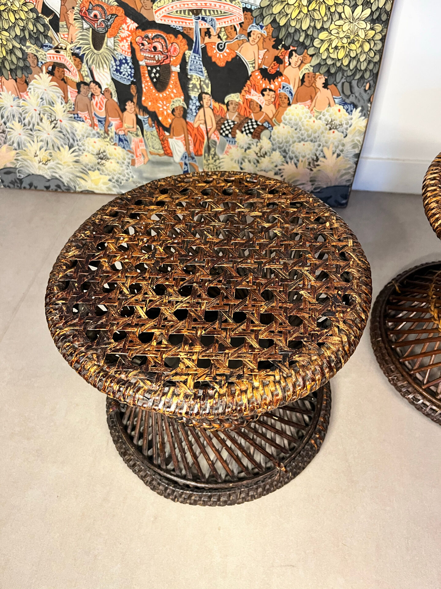 Paire de tabourets en rotin tressé