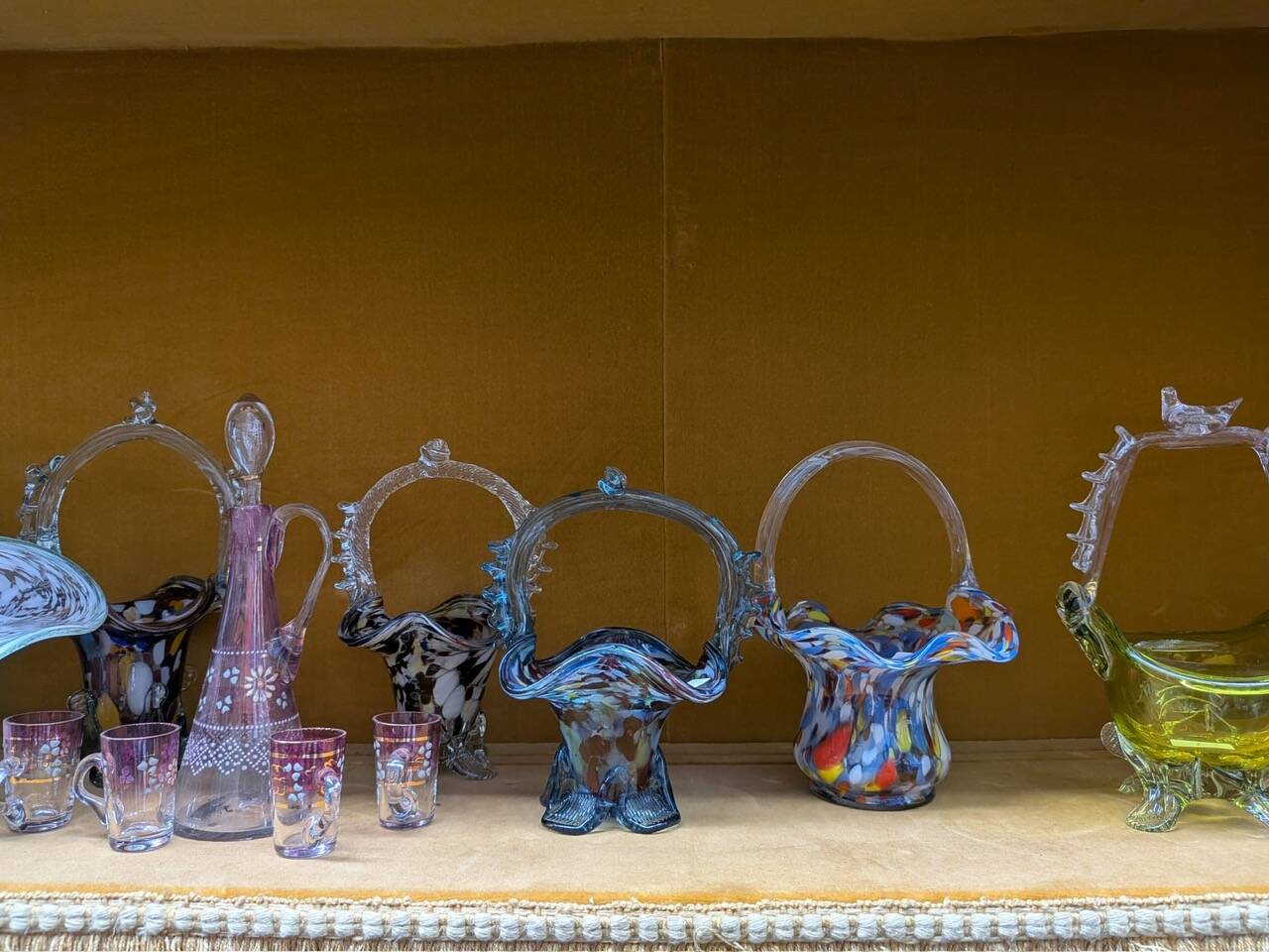 Renaissance display cabinet in Dutch marquetry with floral motifs
