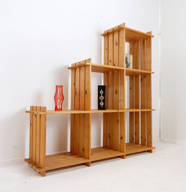 Bibliothèque vintage en pin pour escalier - Maison Regain style