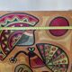 Paravent à décor de fils de laine, art "Huichol", signé, 123 cm