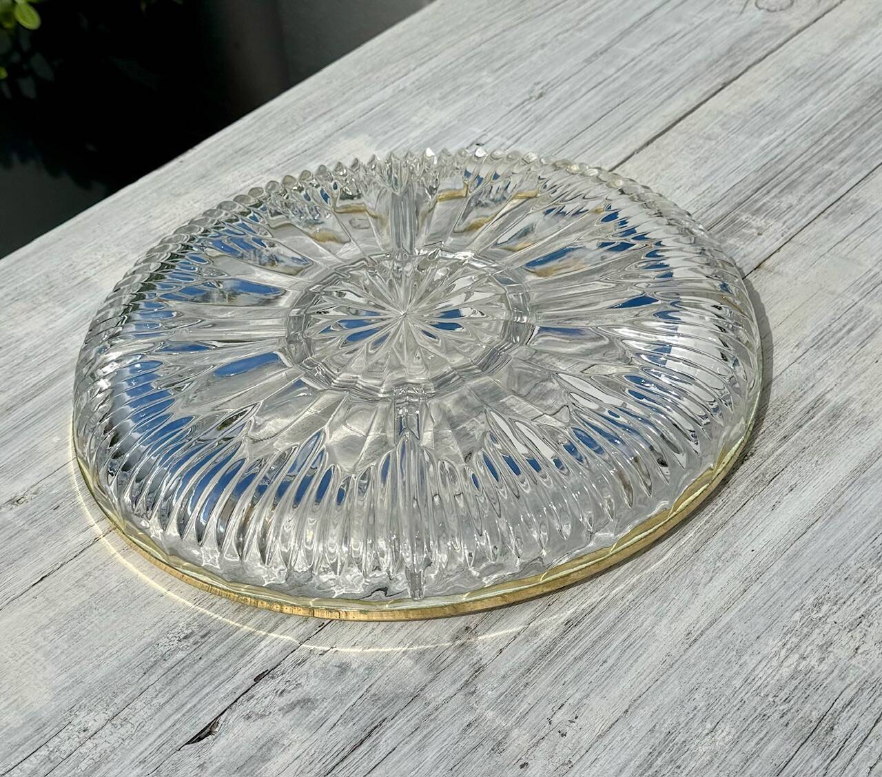 Large compartmentalized dish