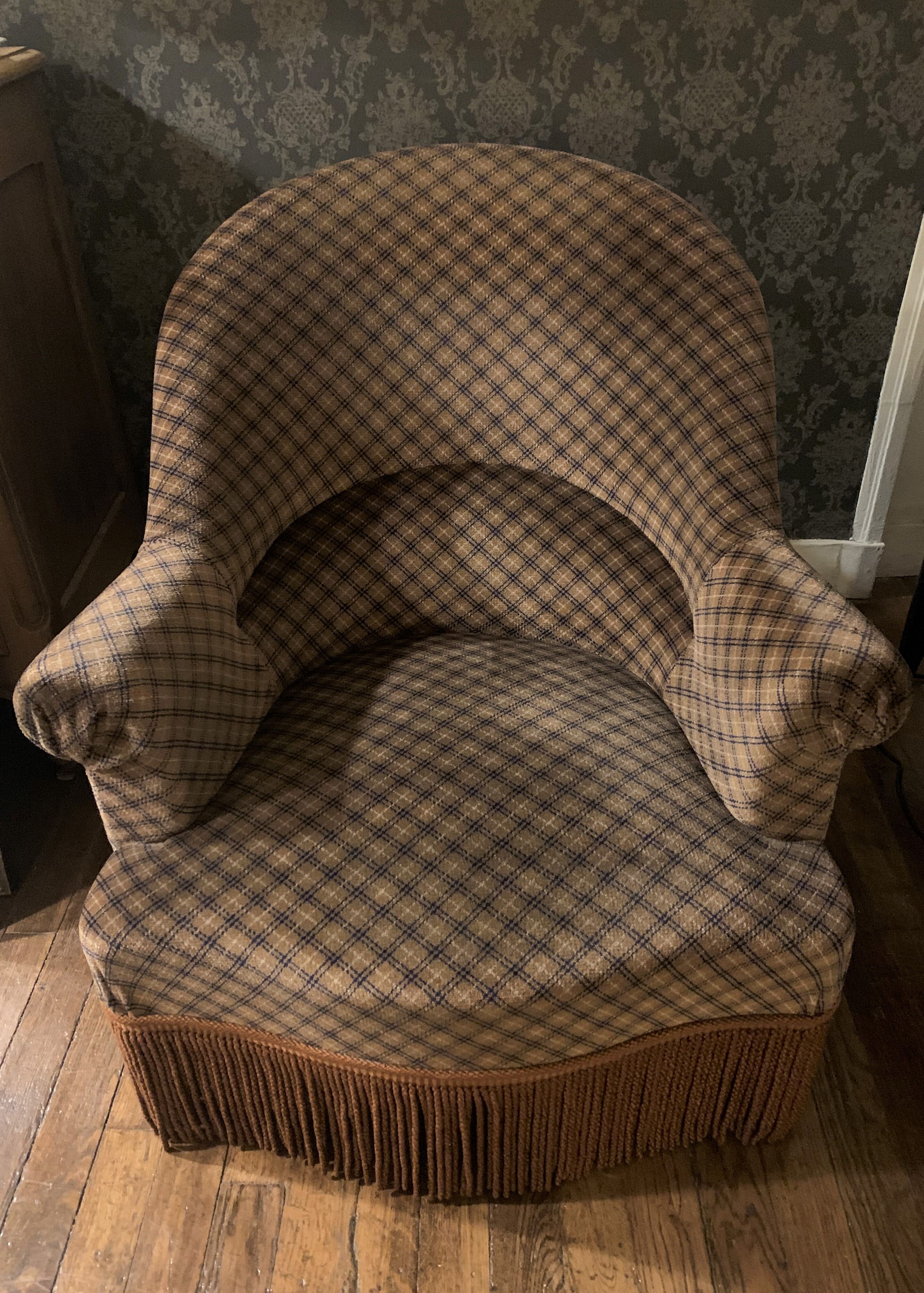 Velvet toad armchair