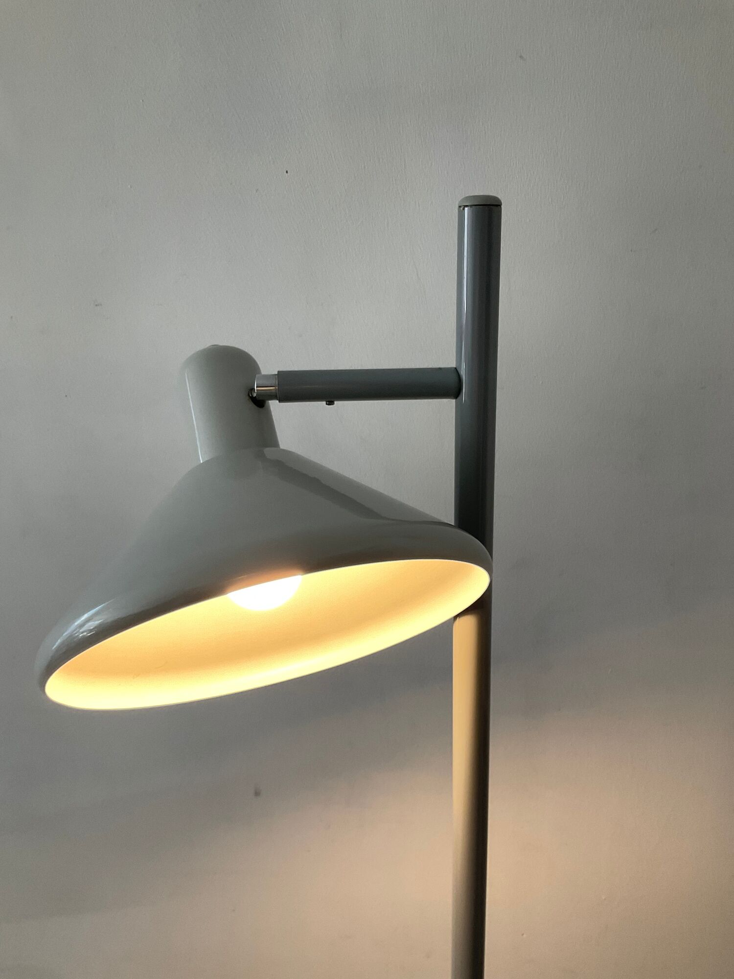 Lampadaire vintage années 70-80 en métal gris