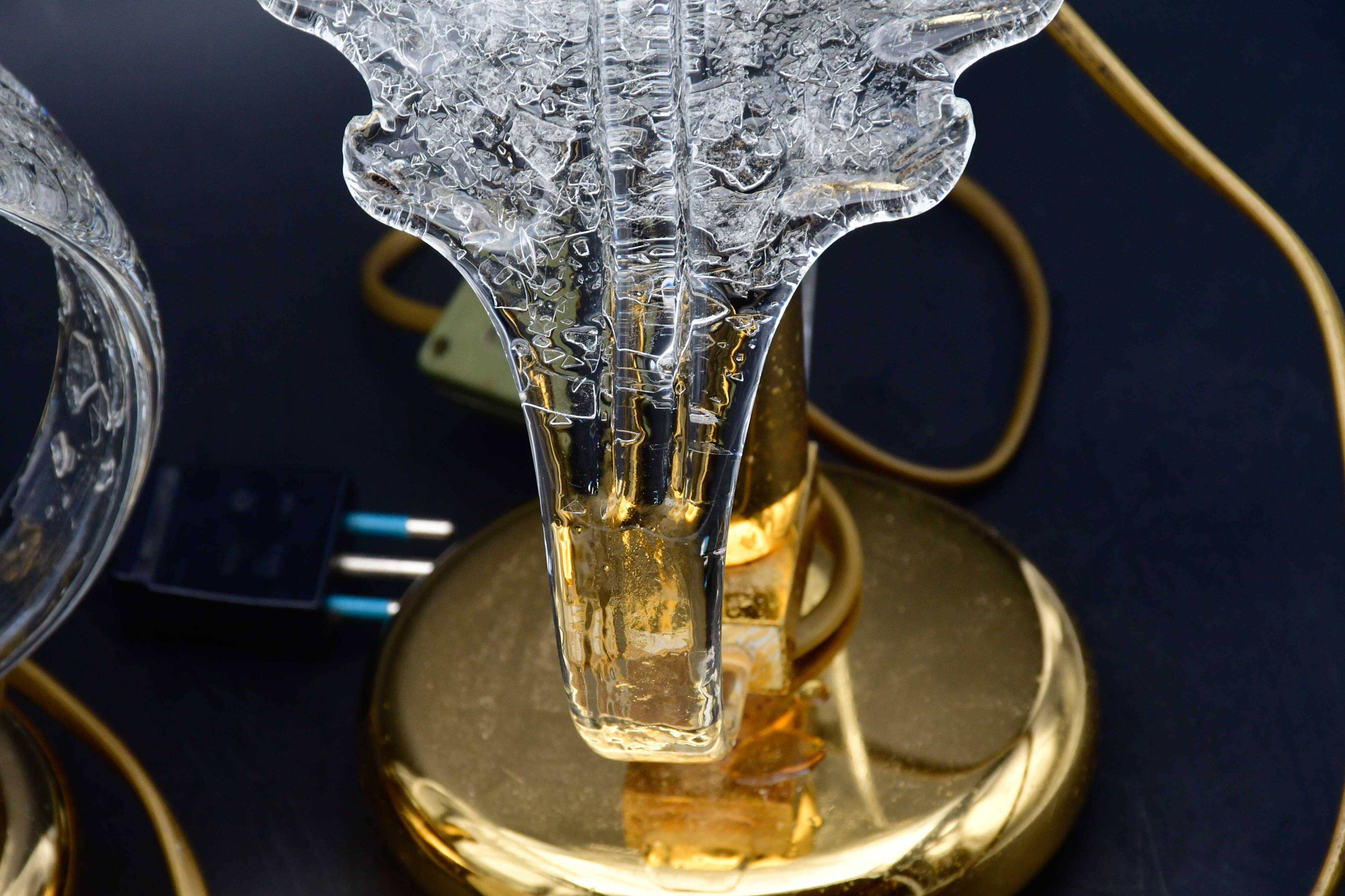 Set of 2 Murano glass "swan shape" table lamps with transparent leaves