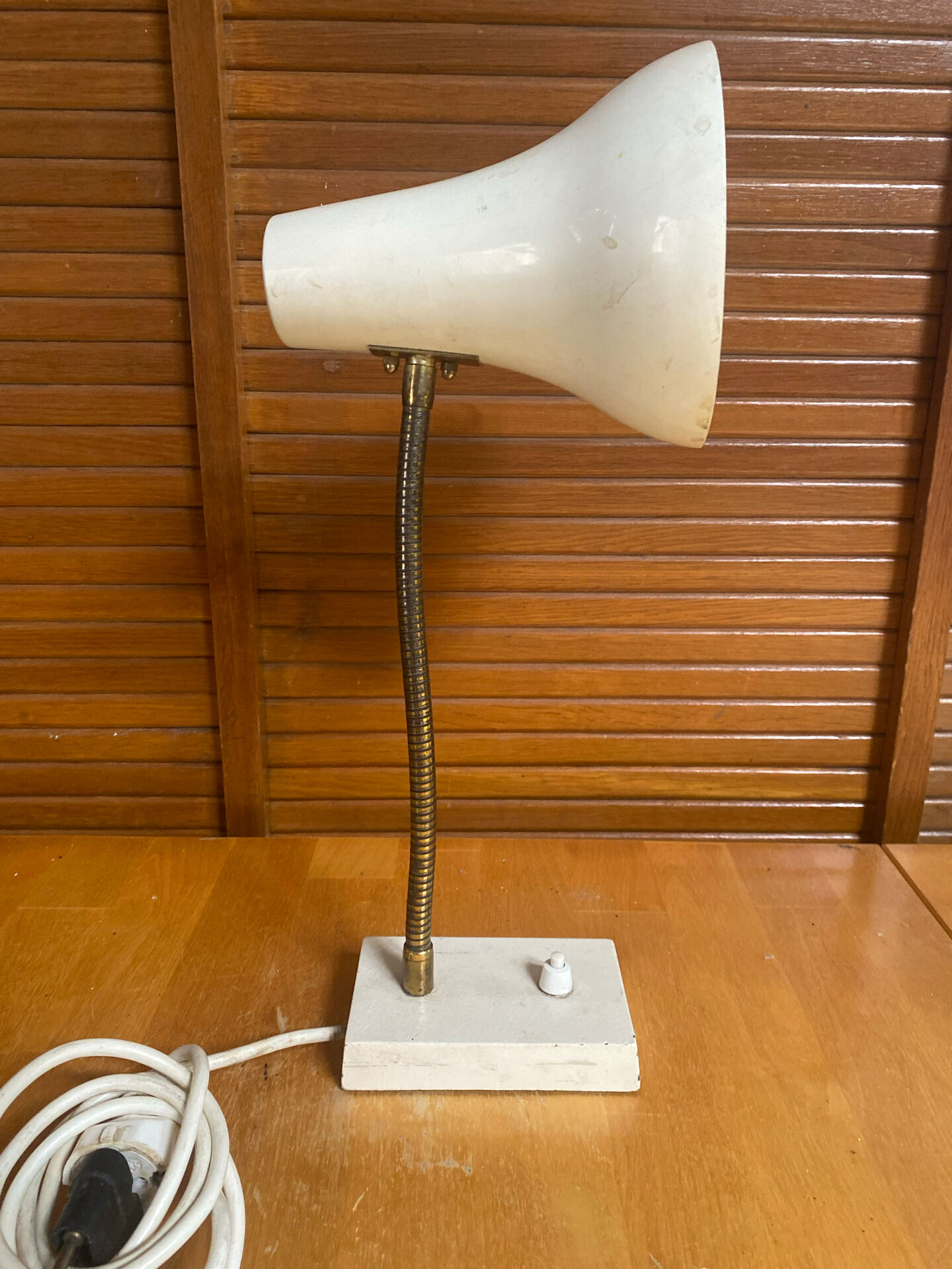 Vintage 1950s Flexible Metal Cream Desk Lamp with Cast Iron Base