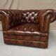 Fauteuil chesterfield marron capitonné