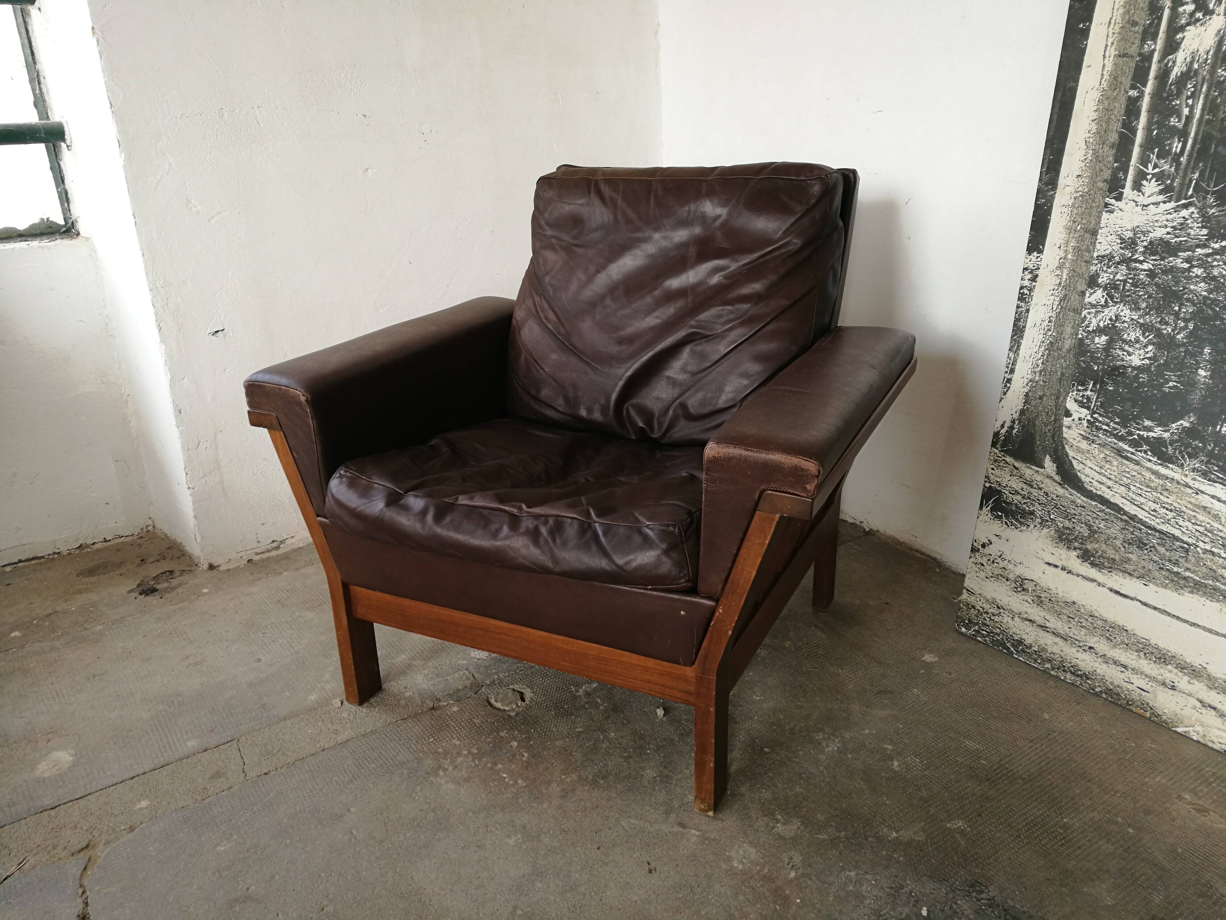 Leather armchair design 1980