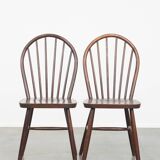 Set of 4 wooden vintage in English style Windsor slat chairs from the 70s.