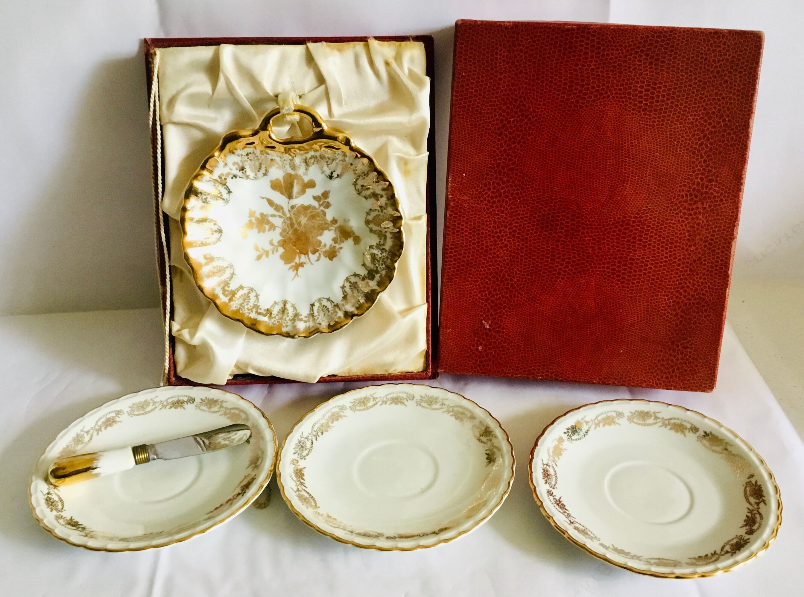 Antique butter dish and its plates in Limoges porcelain