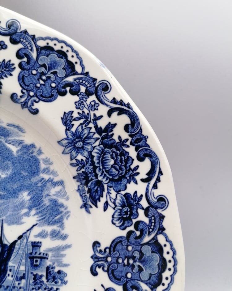 Dessert plates in English porcelain