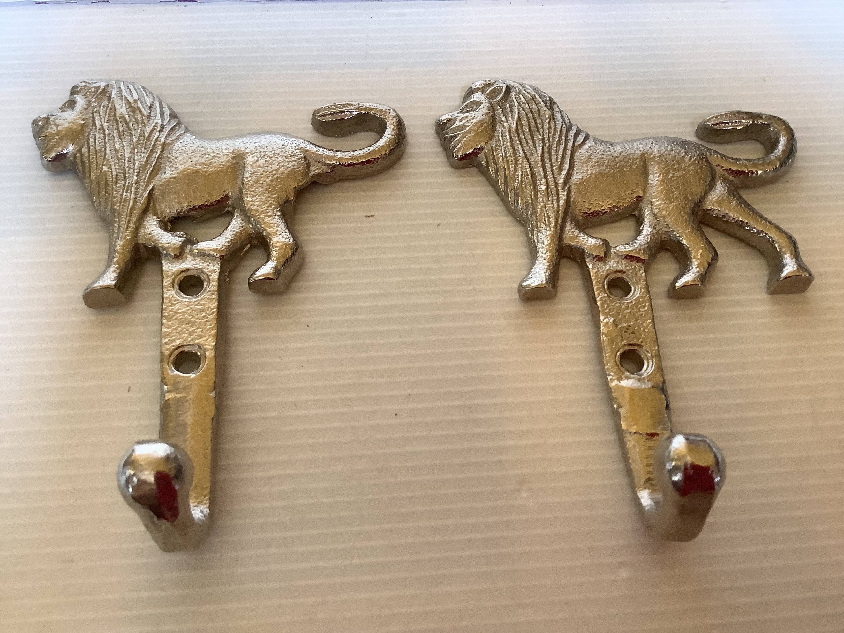 Paire de patères lions argentées