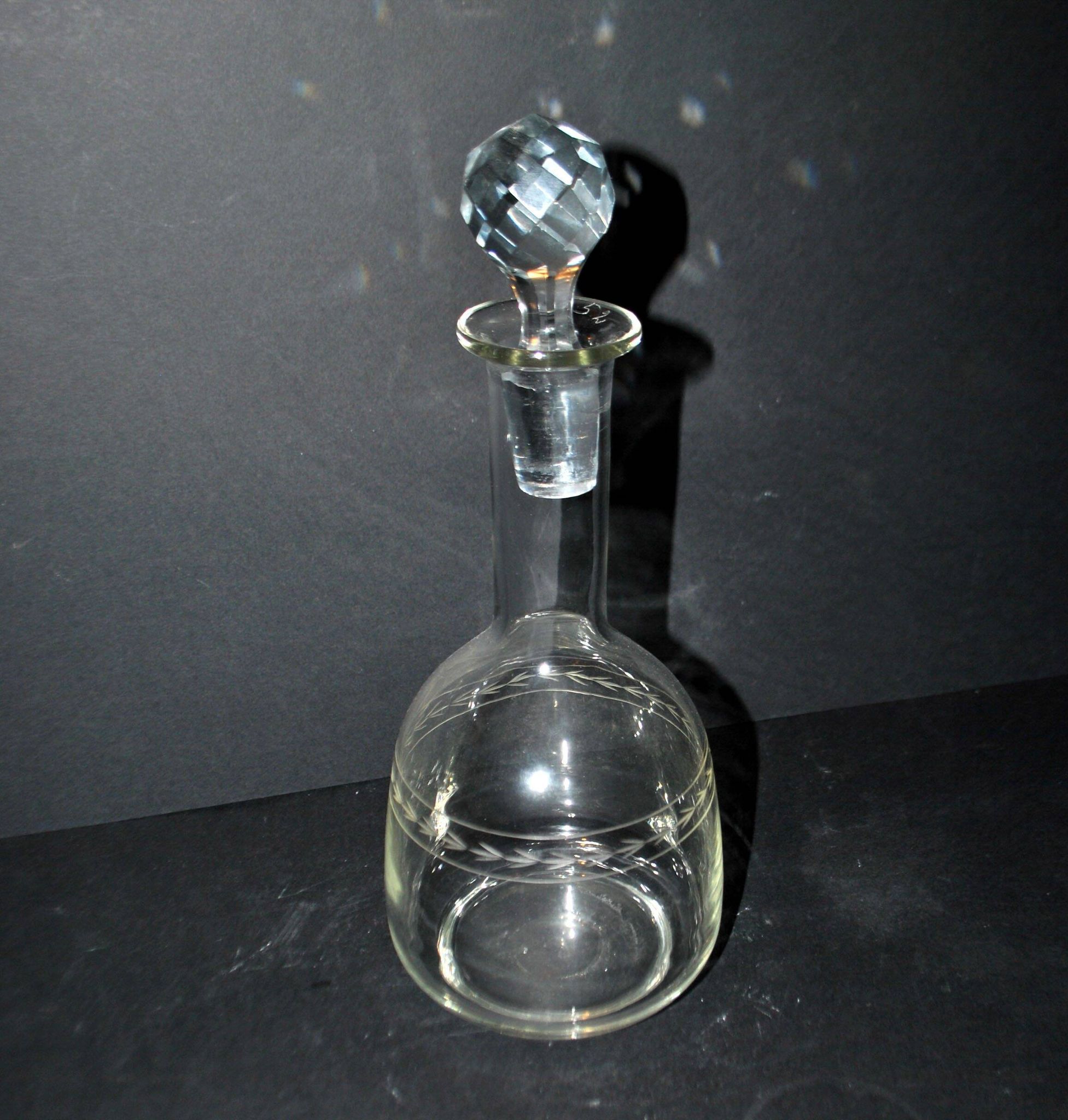 Carafe ancienne gravée frise de laurier 1900