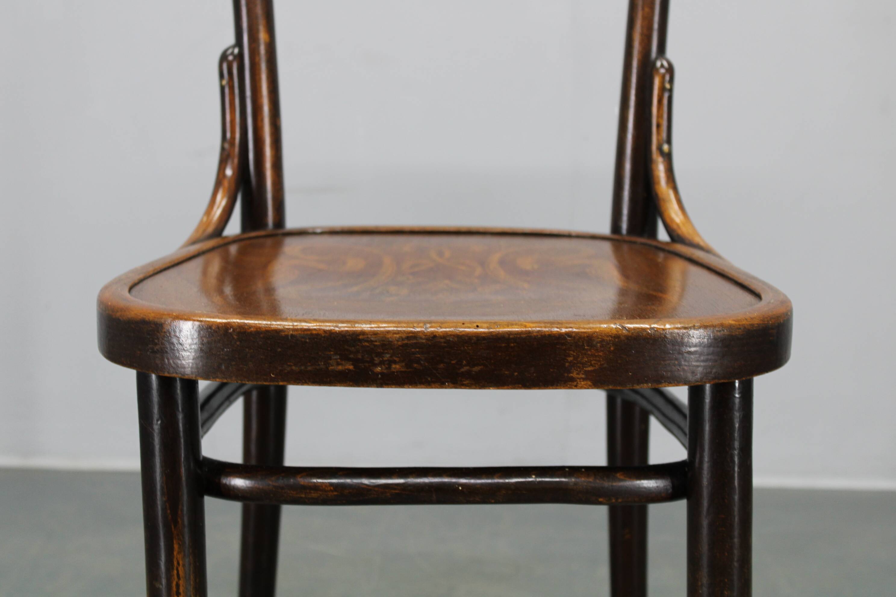 Pair of Thonet Art Nouveau bentwood chairs, Czechoslovakia, 1920s
