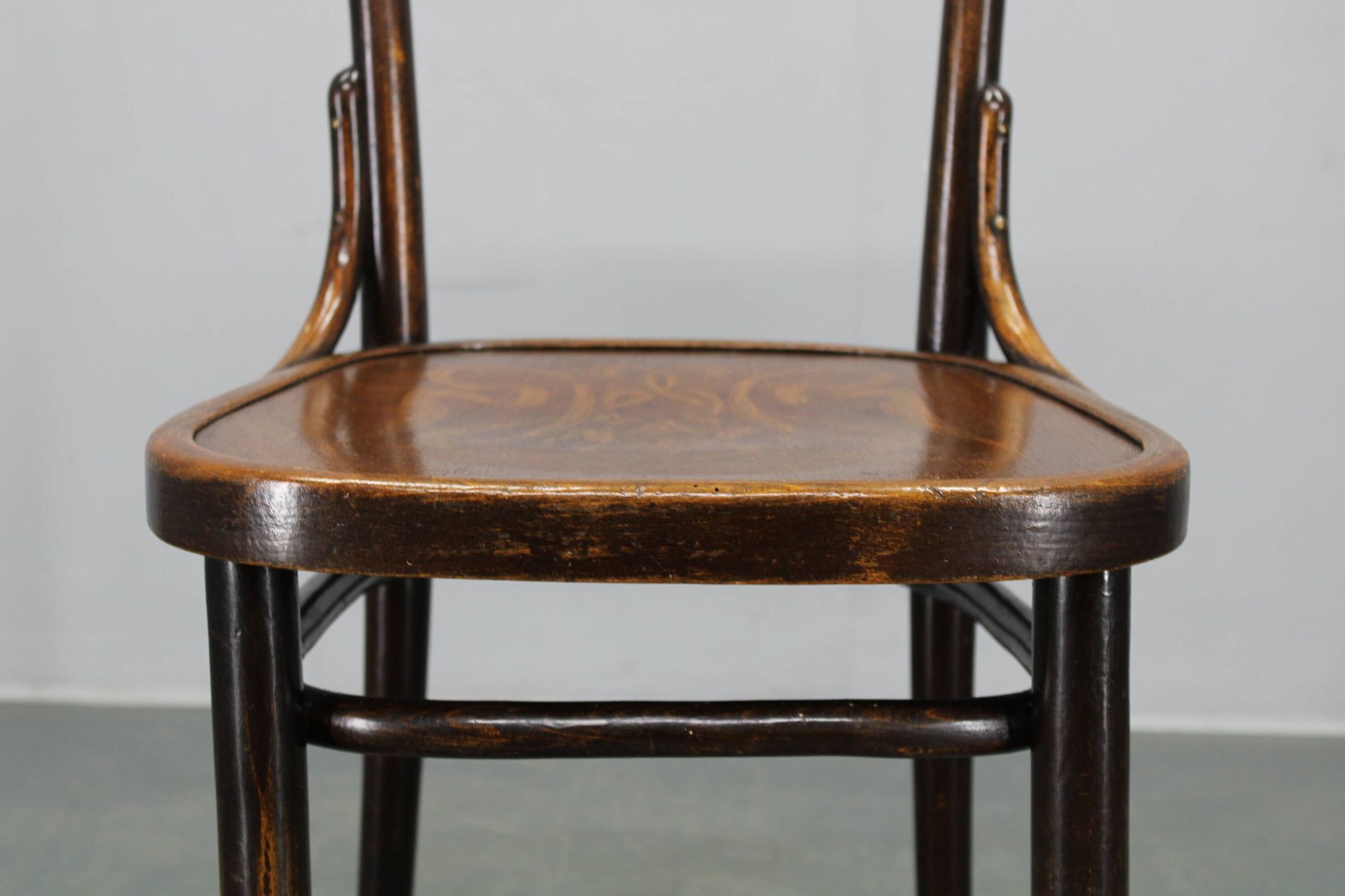 Pair of Thonet Art Nouveau bentwood chairs, Czechoslovakia, 1920s