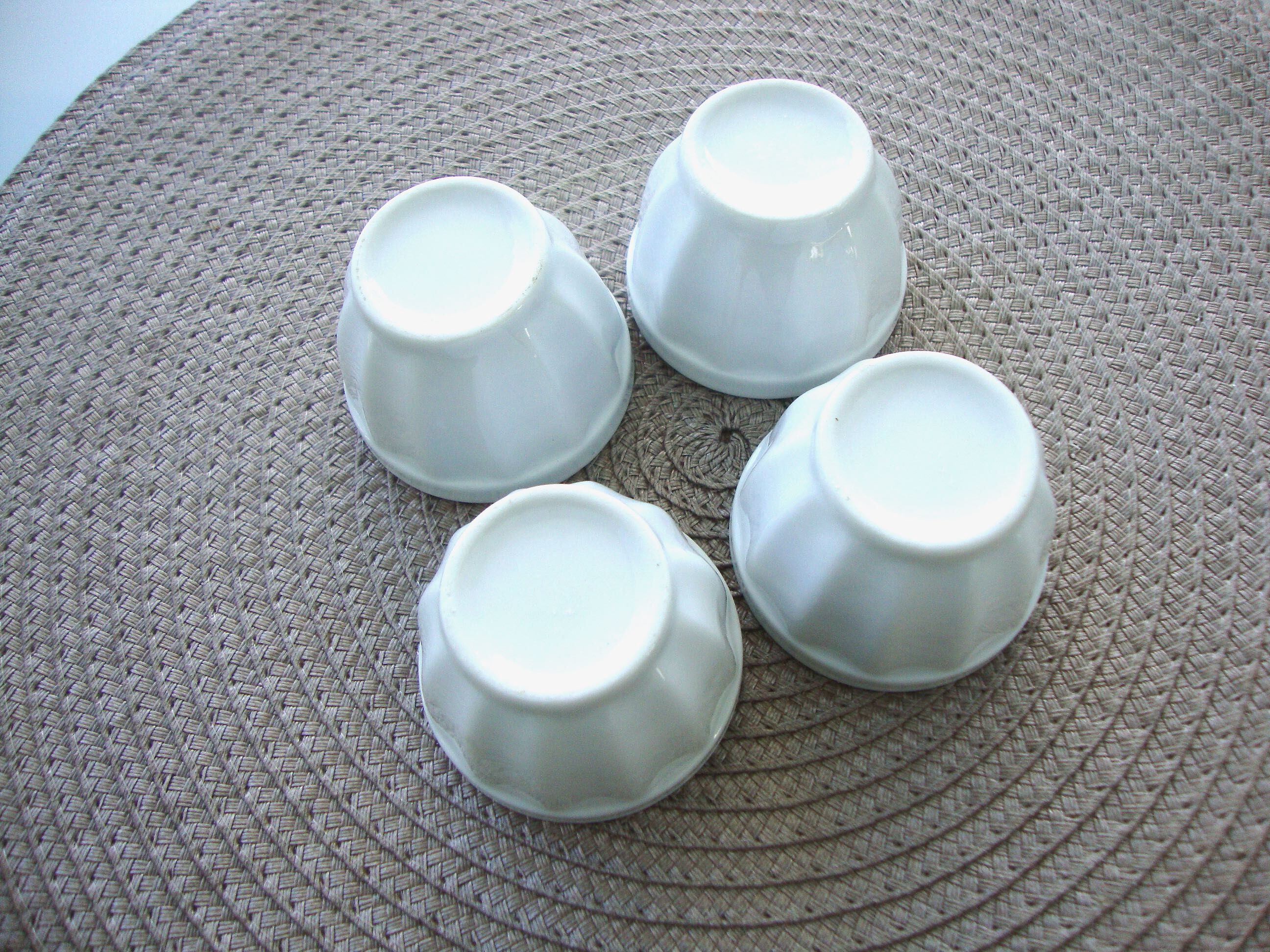 4 porcelain bowls