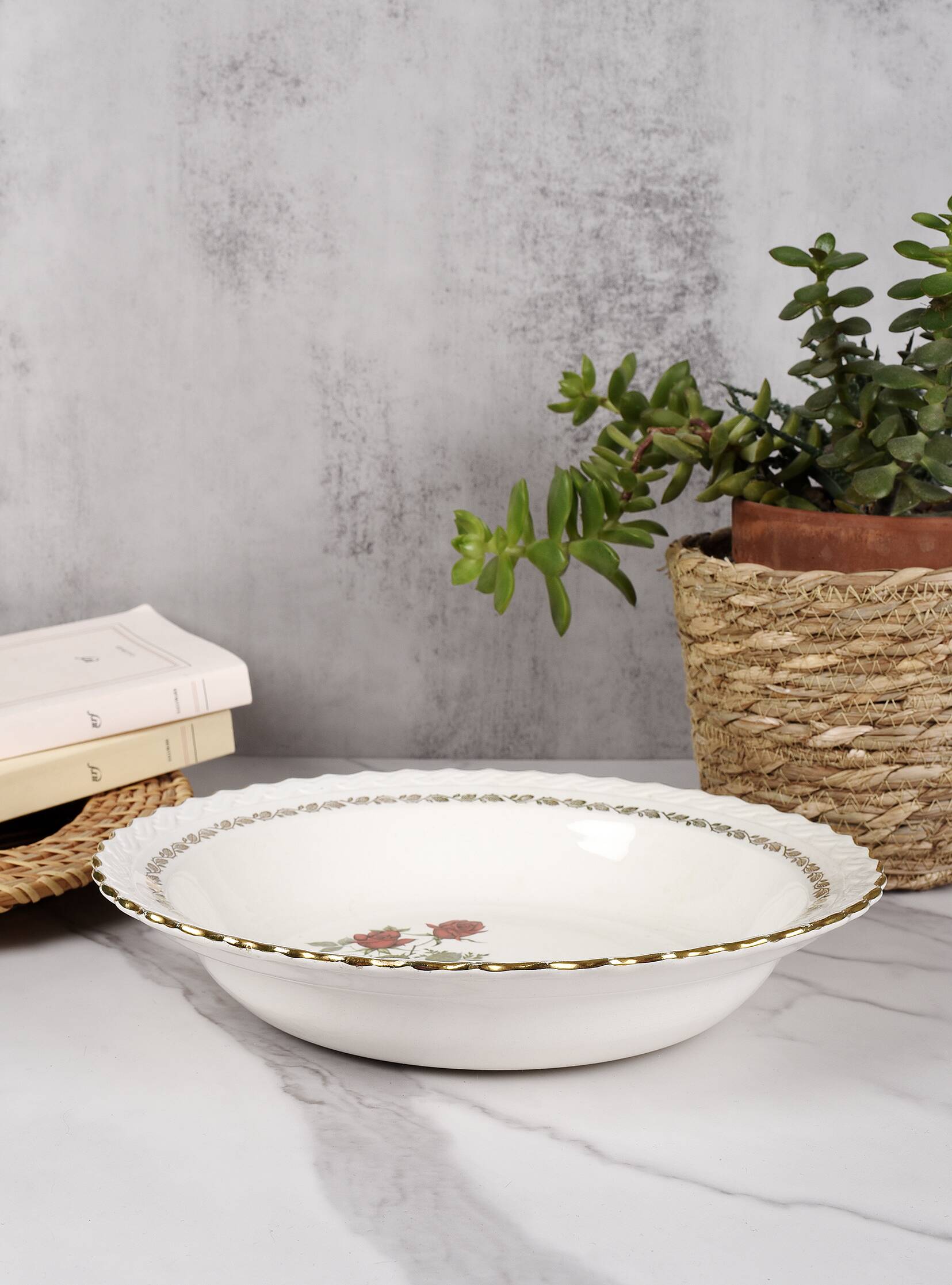 Large dish, salad bowl st. amand, red roses
