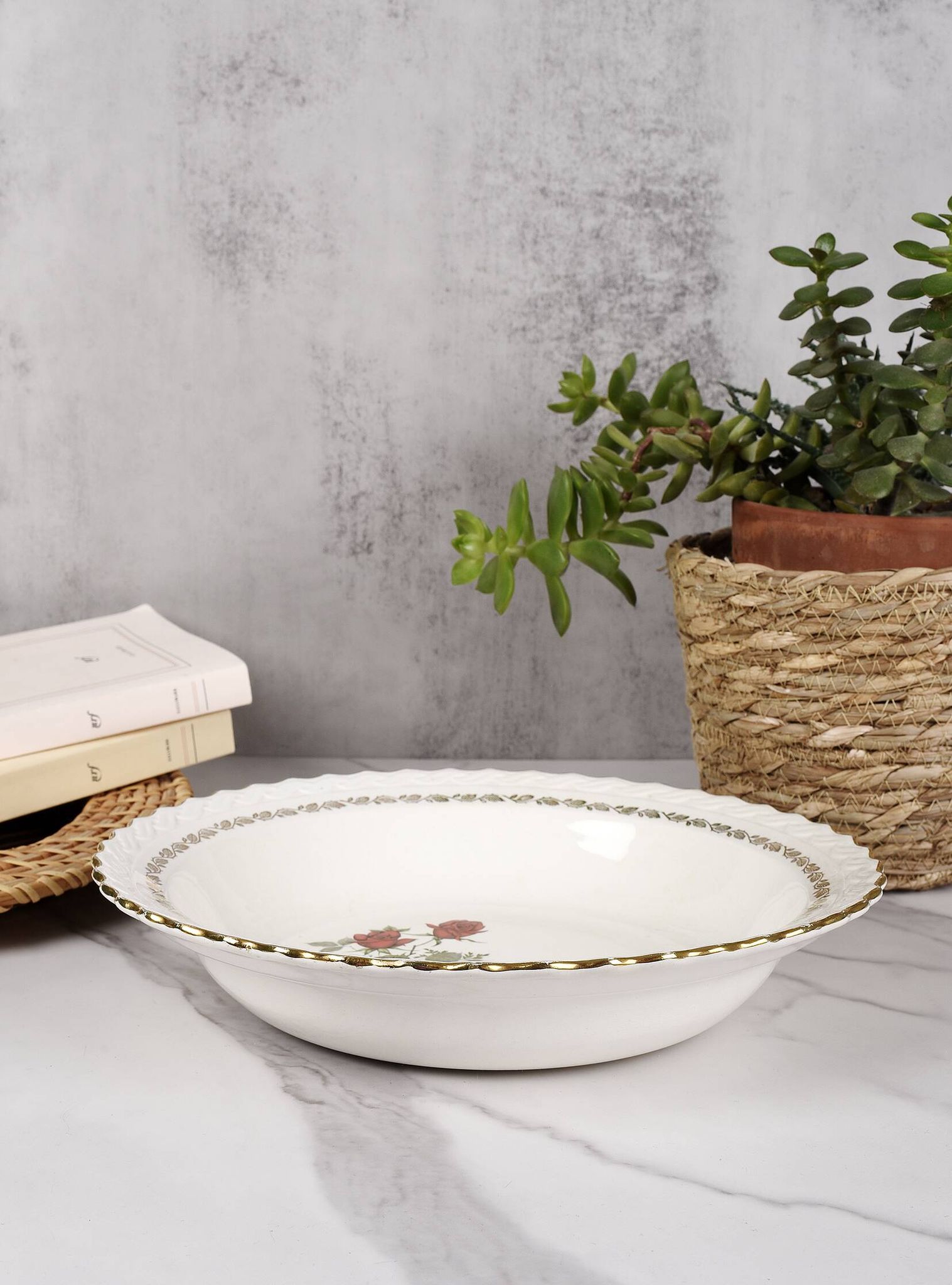 Large dish, salad bowl st. amand, red roses