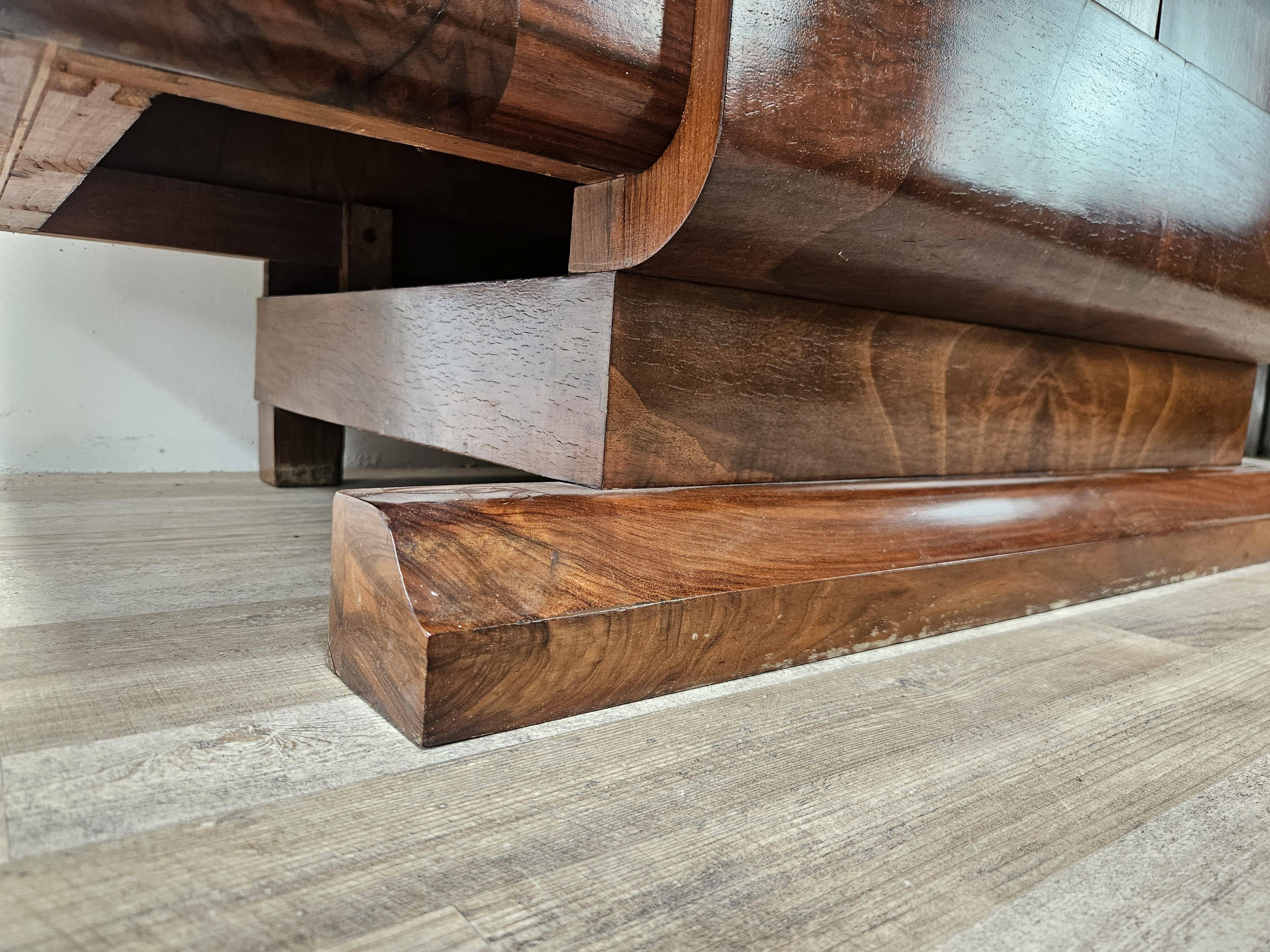 1940s Art Decò sideboard in walnut burl with mirror