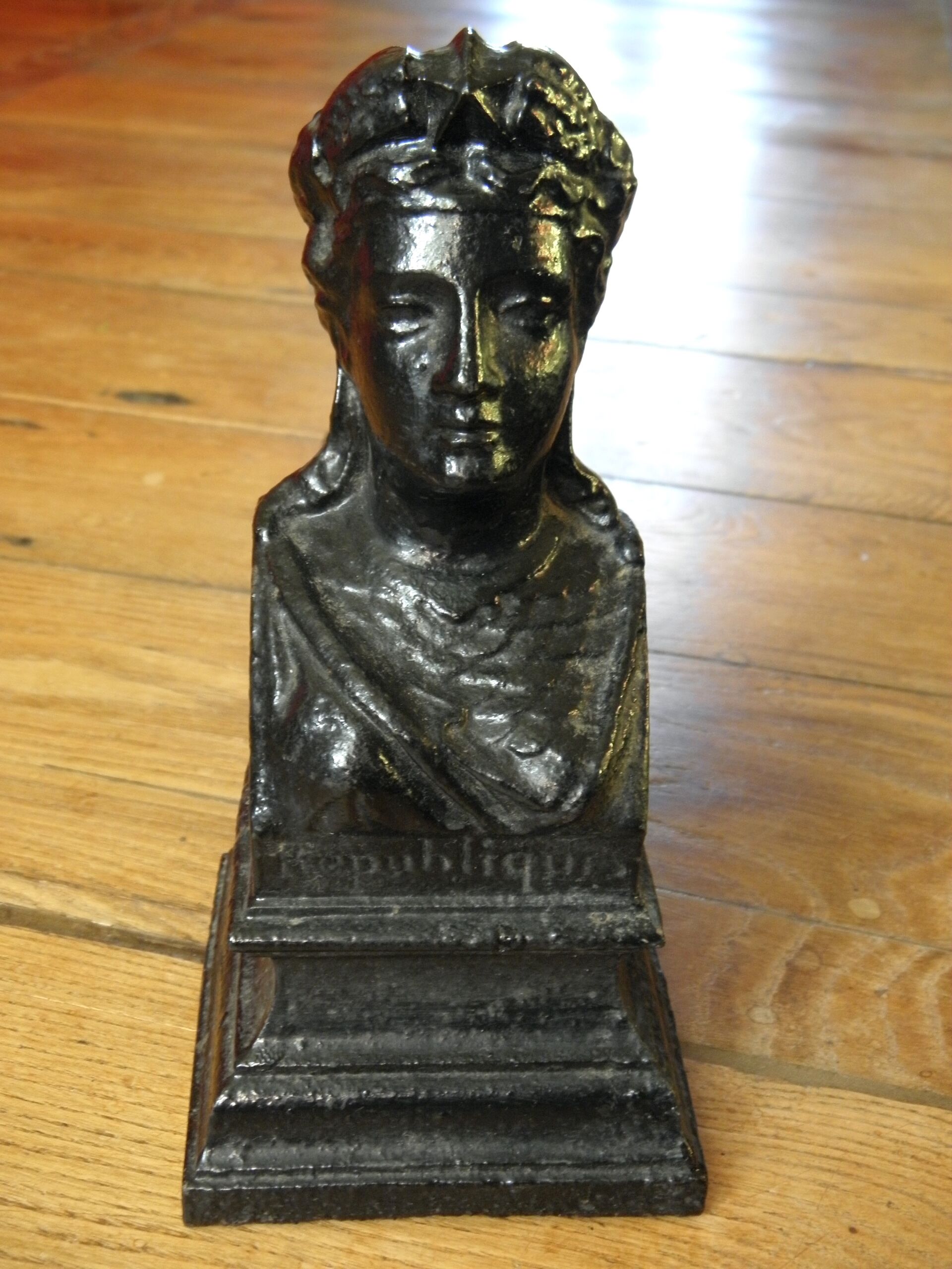 Cast iron chenets "Republic"