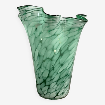 Vintage handkerchief vase in lined glass with scalloped neck in green shades marbled with white