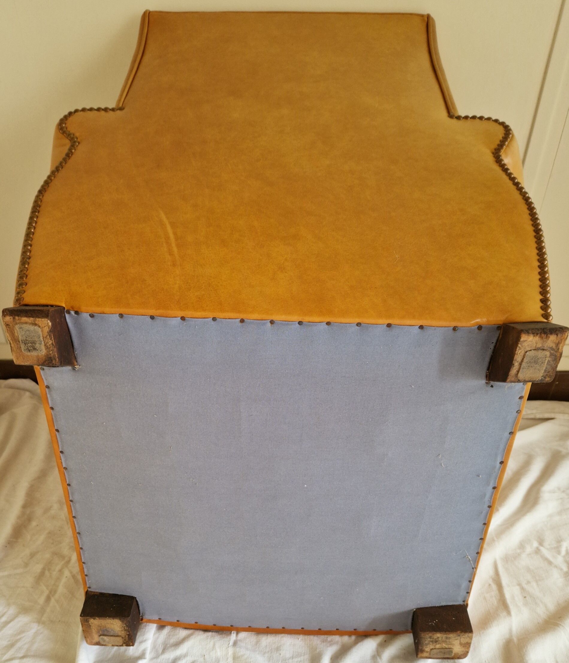 Vintage cognac leather club chair – natural patina – 1970s style