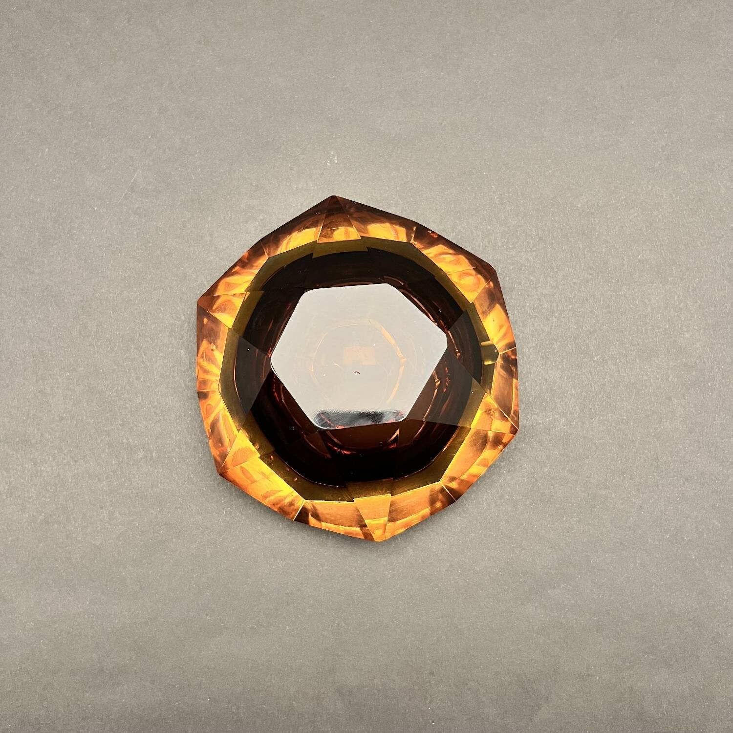 Cendrier en verre à facettes attribué à Seguso, Murano, Italie, années 1970