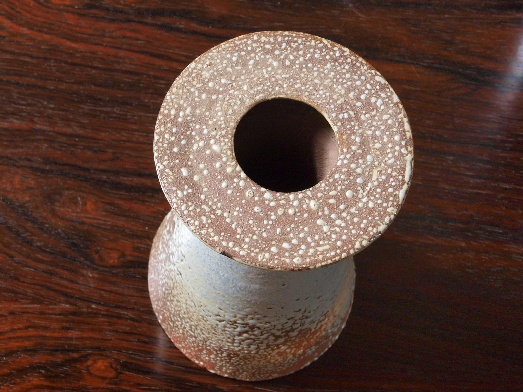 Vase diabolo brutaliste de Joël Baudoin, années 60