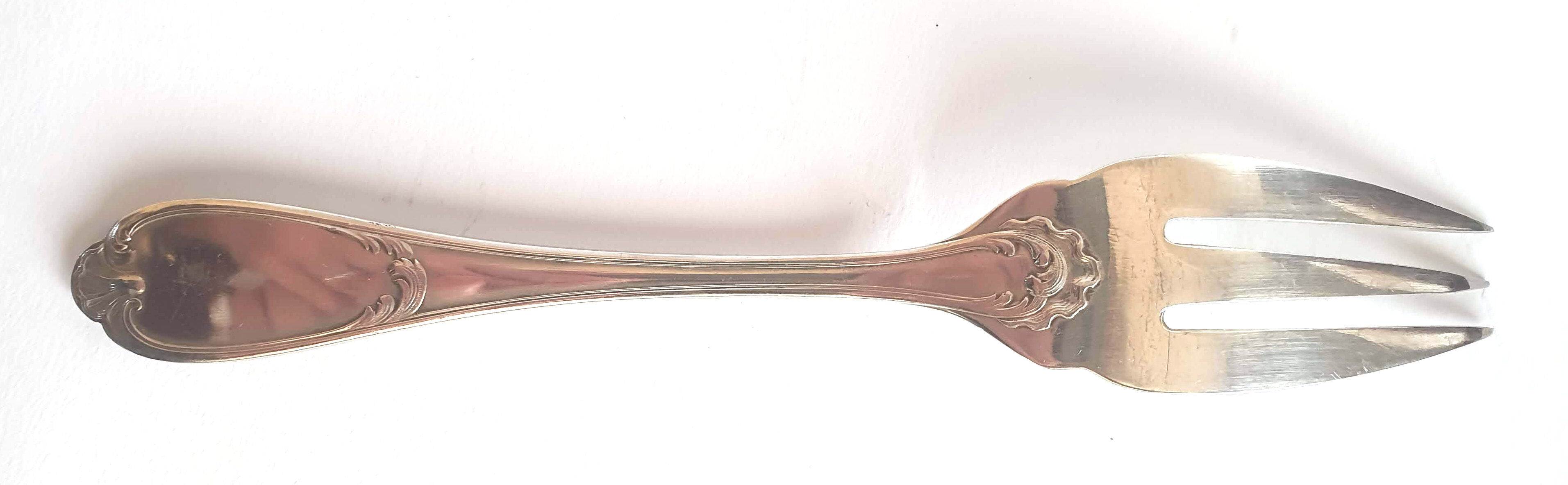 Fish set in silver metal Ercuis