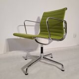 Chaise pivotante Vitra EA 108 Aluminium